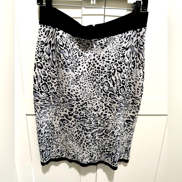 Vintage Cache Zebra pencil Skirt. Hits right at knee - Picture 1 of 3